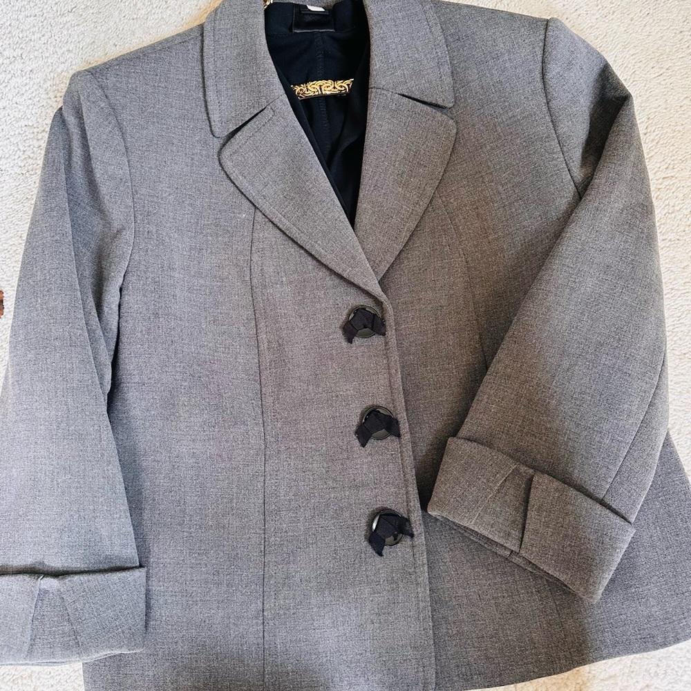 Tahari suit jacket size 12.  Excellent condition